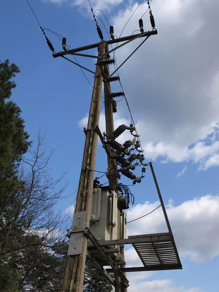 Stary transformator elektryczny — Zdjęcie stockowe