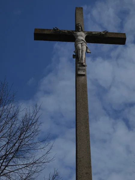 Misjonarz krzyż niebieski niebo — Zdjęcie stockowe
