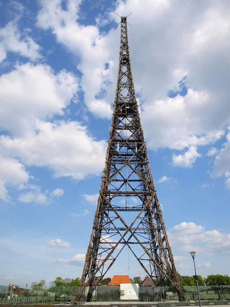 La antigua torre de radio de madera Gliwice (edificio de madera del mundo — Foto de Stock