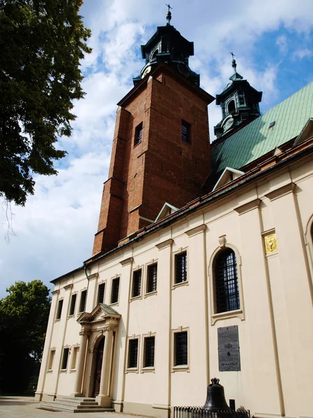 Cathédrale de Gniezno dans l'ancienne capitale polonaise — Photo