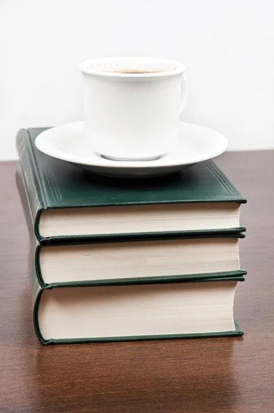 Książki i kawa — Zdjęcie stockowe