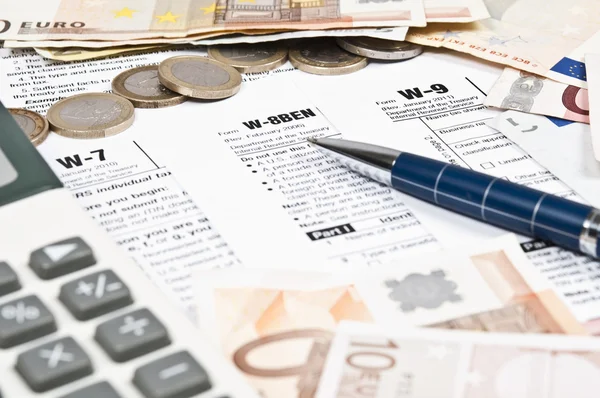Tax form and money — Stock Photo, Image