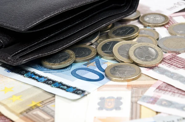 Euro-Banknoten und Münzen — Stockfoto