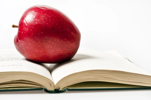 Książki i jabłko — Zdjęcie stockowe