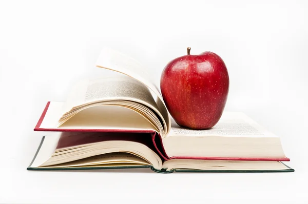 Bok och äpple — Stockfoto