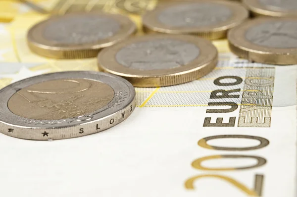 Eurobankjegyek és -érmék — Stock Fotó