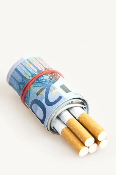 Money and cigarettes — Stock Photo, Image