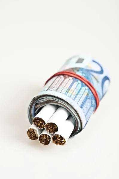 Χρήματα και τσιγάρα — Φωτογραφία Αρχείου
