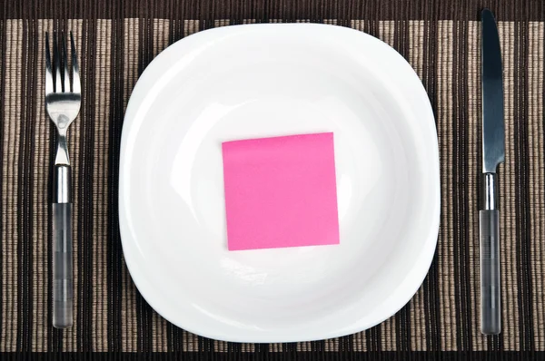 Стикер на пищевой тарелке — стоковое фото