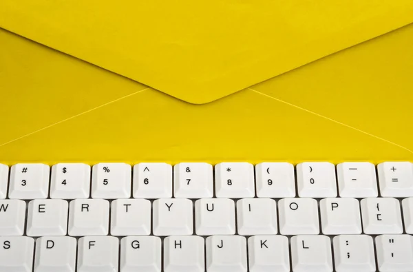 Emvelope на клавиатуре — стоковое фото