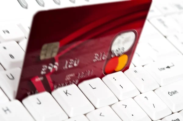 Πιστωτική κάρτα στο πληκτρολόγιο — Φωτογραφία Αρχείου