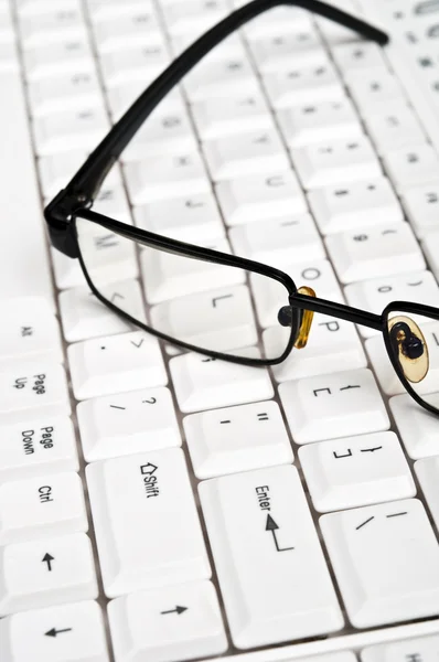 Gafas de ojo en teclado —  Fotos de Stock