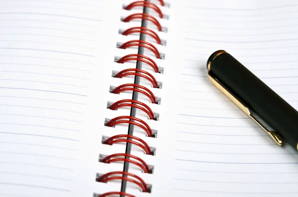 Notebbok και στυλό — Φωτογραφία Αρχείου