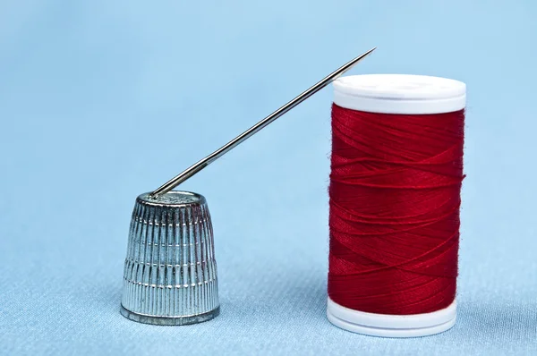 stock image Thimble and thread