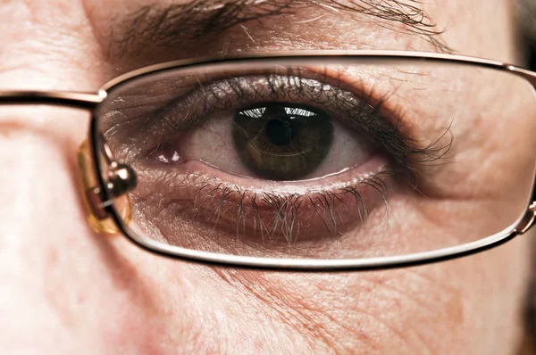 女性の目のメガネ — ストック写真
