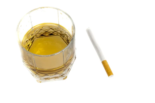 Uísque e cigarro — Fotografia de Stock
