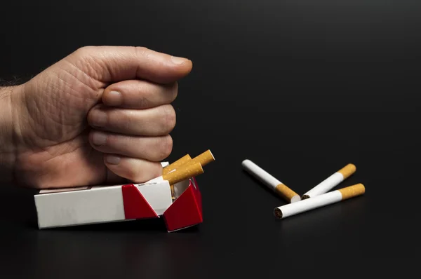 Punch em cigarros — Fotografia de Stock