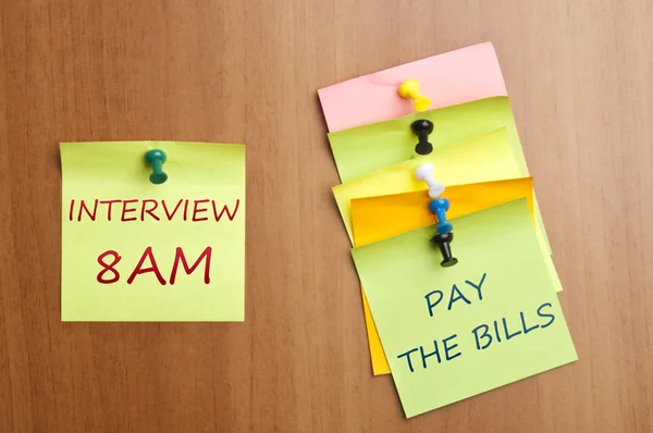 Interview at 8 am post it — Stock Photo, Image