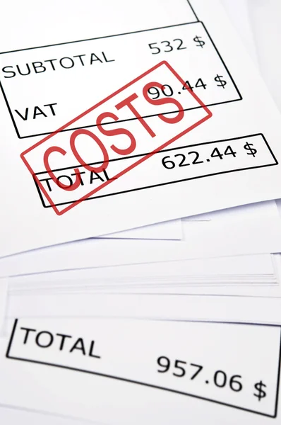 Carimbo dos custos no documento financeiro — Fotografia de Stock