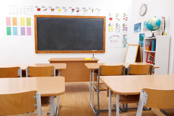 Empty class room of elementary school — Stock Photo, Image