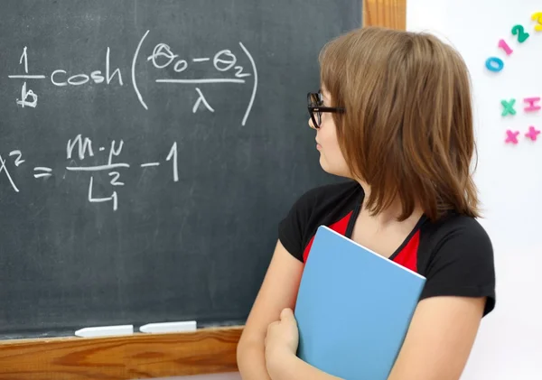 Verstandig math schoolmeisje — Stockfoto