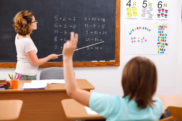 Уроки математики в школе — стоковое фото