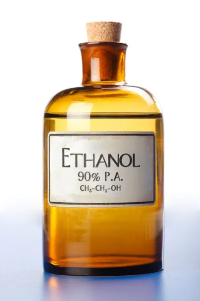 Αιθανόλη, καθαρή αιθυλική αλκοόλη σε μπουκάλι — Φωτογραφία Αρχείου