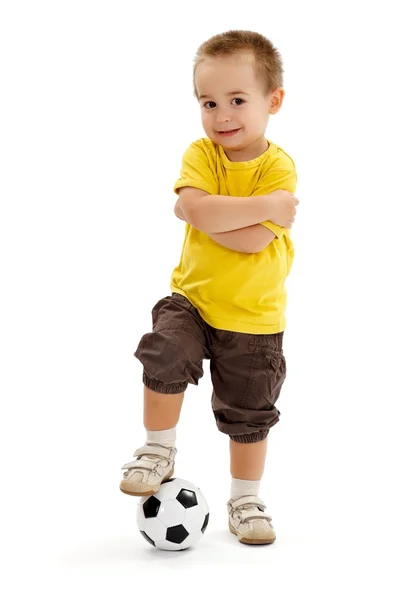 Kleine voetbal speler jongen met kleine bal — Stockfoto