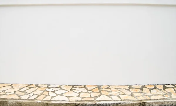 Blanco muur en trottoir — Stockfoto