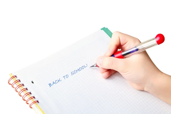 Χέρι του παιδιού, γράφοντας τις λέξεις πίσω "στο σχολείο" — Φωτογραφία Αρχείου