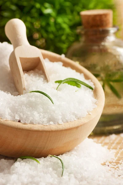 Ustawienie Spa sól do kąpieli i ręcznik — Zdjęcie stockowe