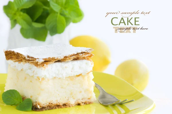 Vanilka a pudink tvarohový dort s piniovými Dezertí — Stock fotografie