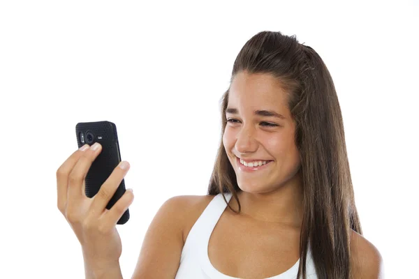 Aranyos tizenéves egy mozgatható telefon-val mosolyog — Stock Fotó