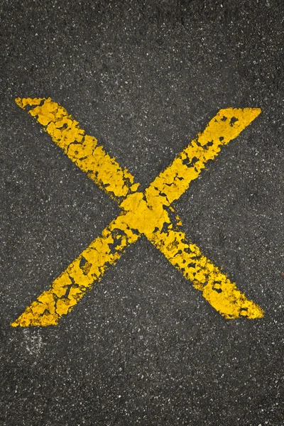 アスファルトの駐車禁止標識 — ストック写真