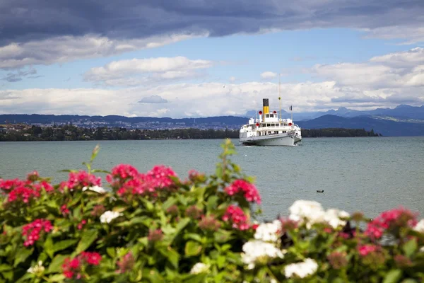 Passenger ship in Lake Geneva — Stock Photo, Image