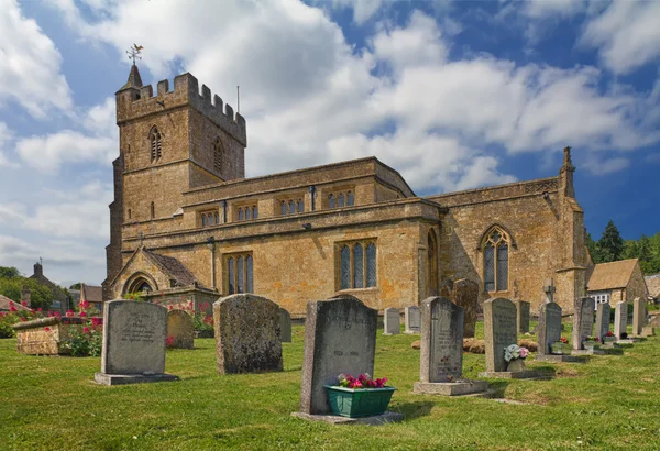 Igreja de Saint Lawrence em Cotswolds, Burton-on-the-Hill, Reino Unido — Fotografia de Stock