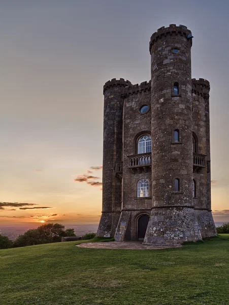 Broadway Tower with valley view at sunset Cotswolds, UK — Stock Photo, Image