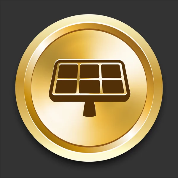 Solarmodul auf goldenem Internet-Knopf — Stockvektor