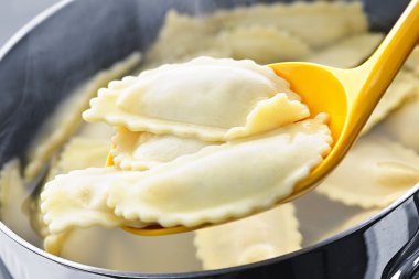 Cooking ravioli clipart