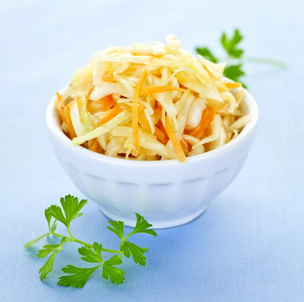 Чаша капустного салата — стоковое фото