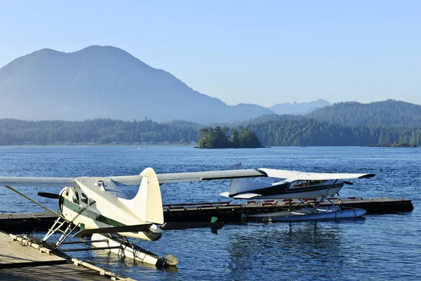 Aviones de mar en el muelle en Tofino, Vancouver Island, Canadá — Foto de Stock