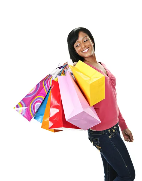 Jovem sorrindo mulher negra com sacos de compras — Fotografia de Stock