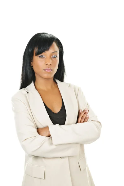 Ernstige zwarte zakenvrouw met gekruiste armen — Stockfoto