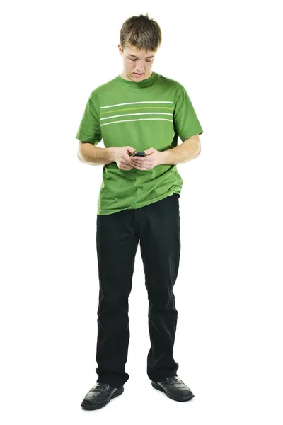 Hombre joven mensajes de texto en el teléfono celular — Foto de Stock