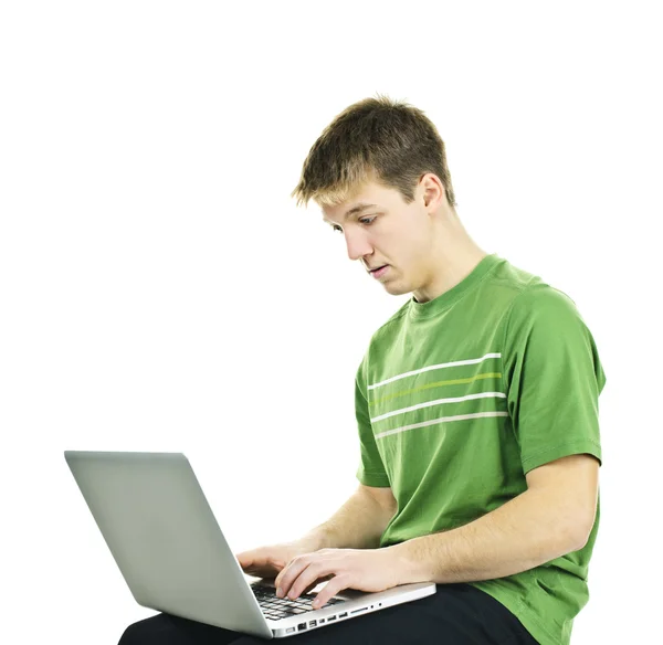 Hombre joven con ordenador portátil — Foto de Stock