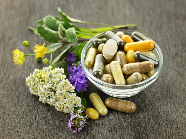 Herbal medicine and herbs — Stock Photo, Image