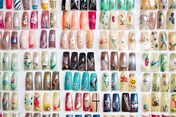 Akryl naglar på displayen — Stockfoto