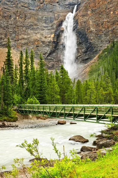 Takakkaw padá vodopád v národním parku yoho, Kanada — Stock fotografie