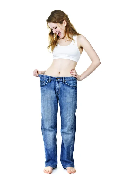 Счастливая девушка в джинсах после потери веса — стоковое фото