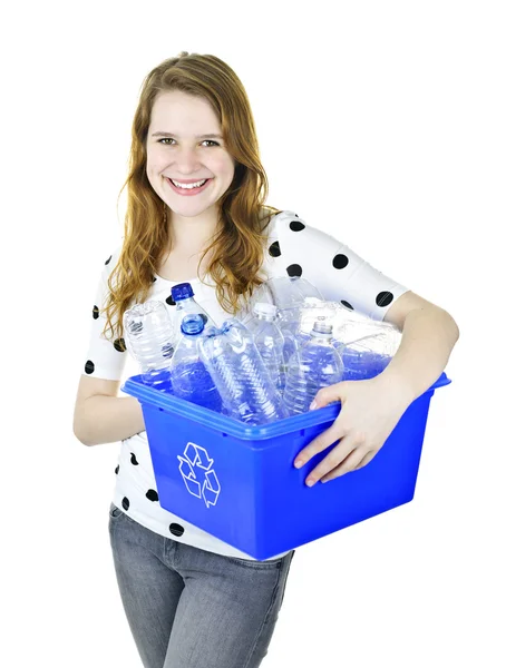 Mulher jovem segurando caixa de reciclagem — Fotografia de Stock